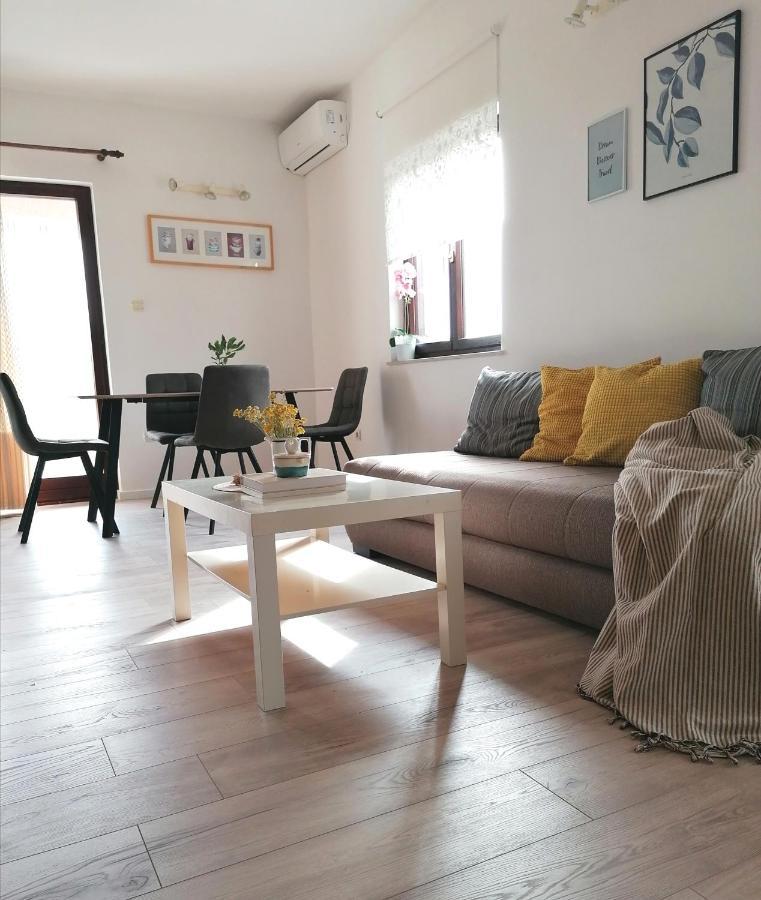 Apartment Mare Vrsi Dış mekan fotoğraf